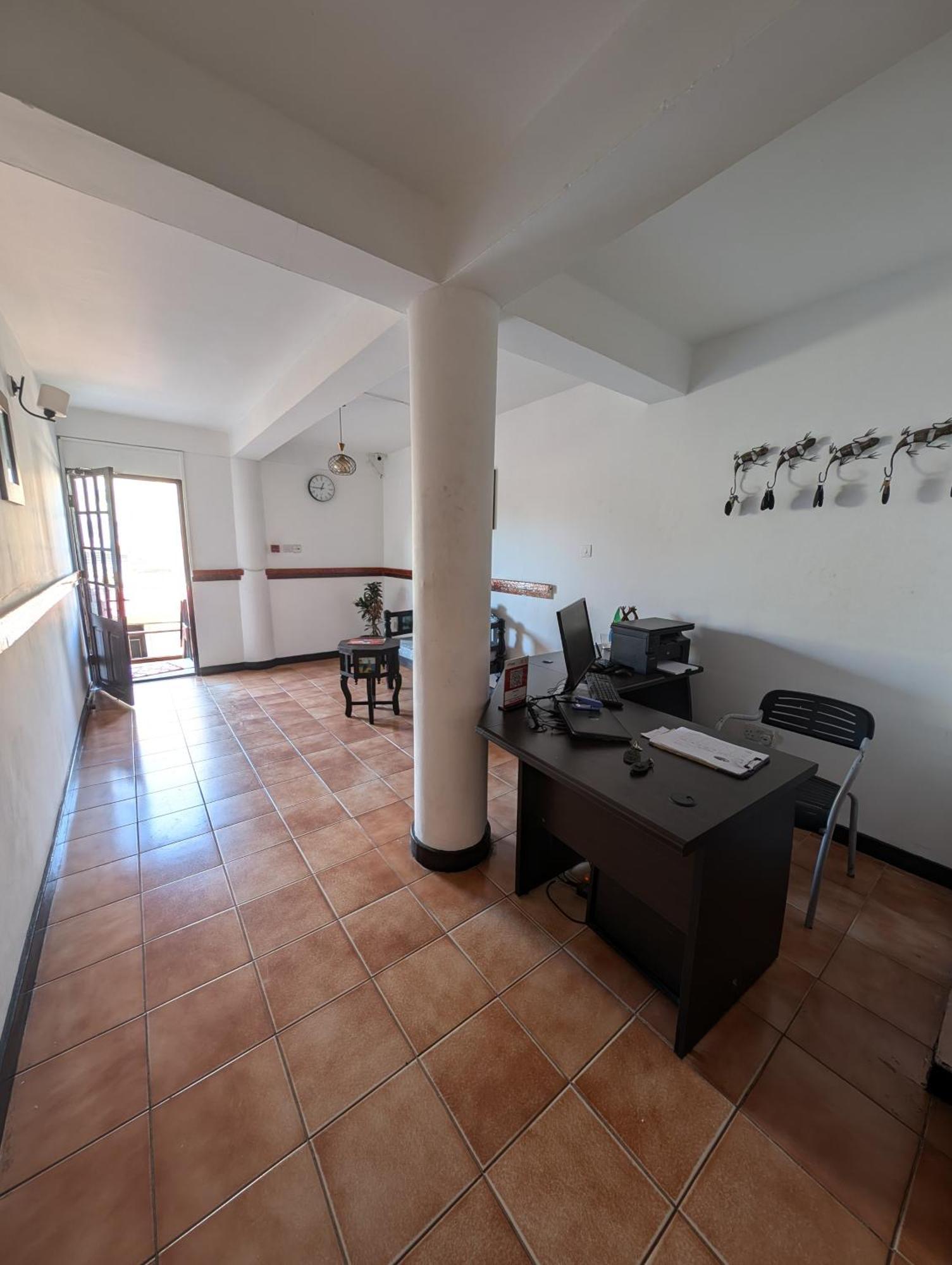 Q-Bar & Guesthouse Darüsselam Dış mekan fotoğraf