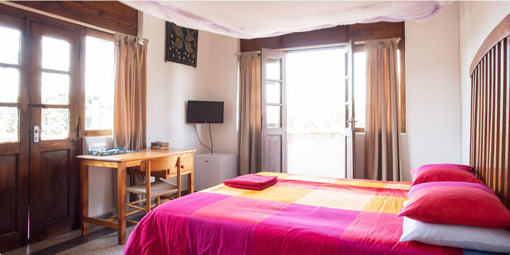 Q-Bar & Guesthouse Darüsselam Dış mekan fotoğraf