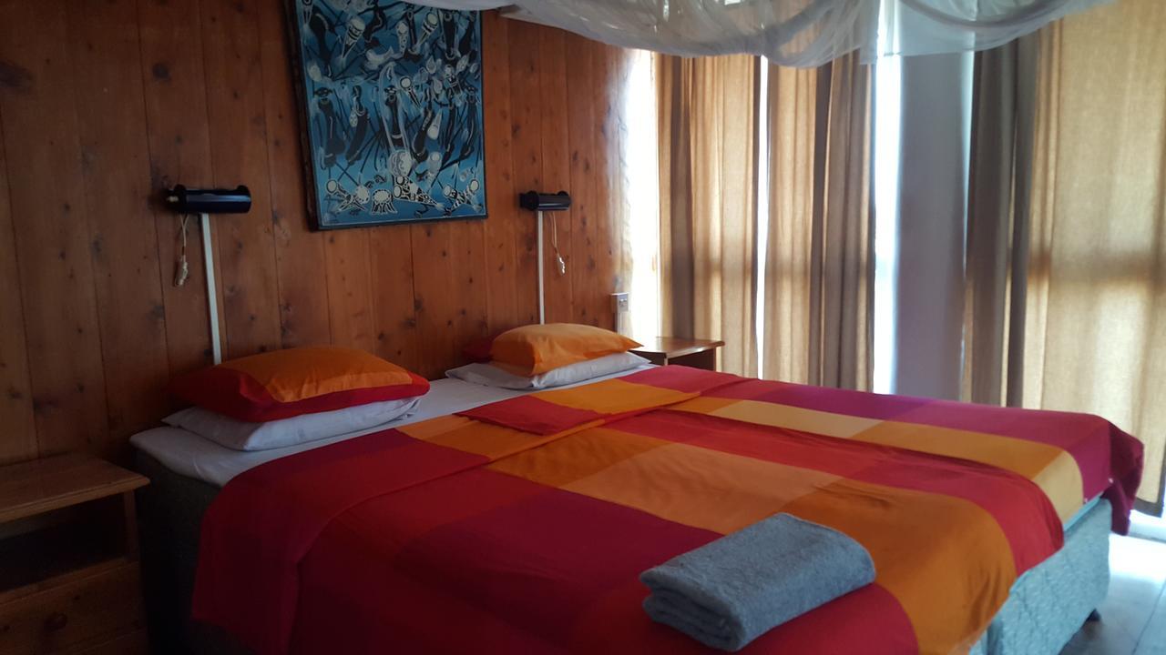 Q-Bar & Guesthouse Darüsselam Dış mekan fotoğraf