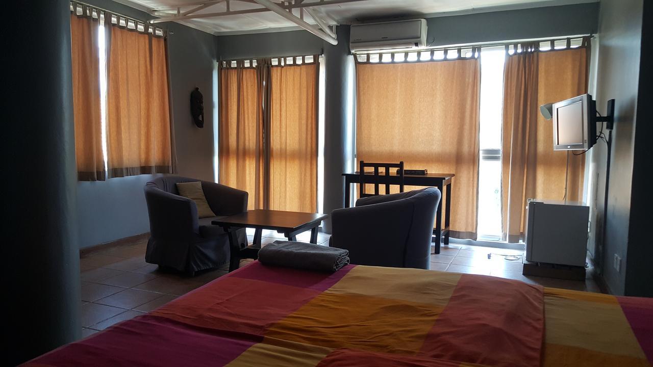 Q-Bar & Guesthouse Darüsselam Dış mekan fotoğraf