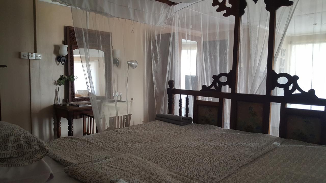 Q-Bar & Guesthouse Darüsselam Dış mekan fotoğraf