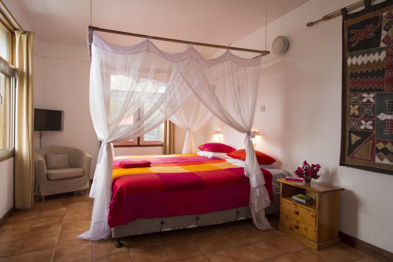 Q-Bar & Guesthouse Darüsselam Dış mekan fotoğraf